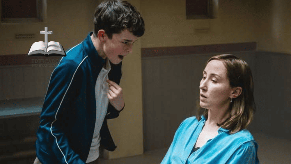 Como um garoto criado em uma boa família se torna um assassino frio que mata uma adolescente, sua colega de escola?