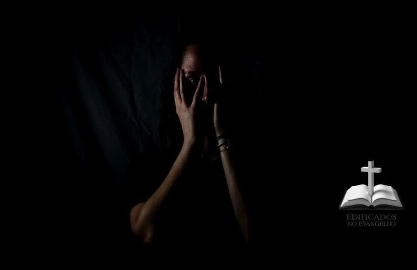 Descubra como o temor nos conduz à fé em Cristo, transformando-se em confiança inabalável, um dom divino que nos protege e nos aproxima do Salvador.