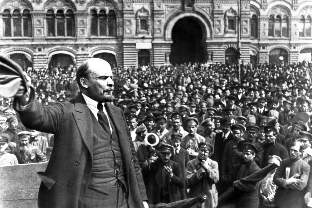 IGREJA-PERSEGUIDA-Vladimir-Lenin-discursando