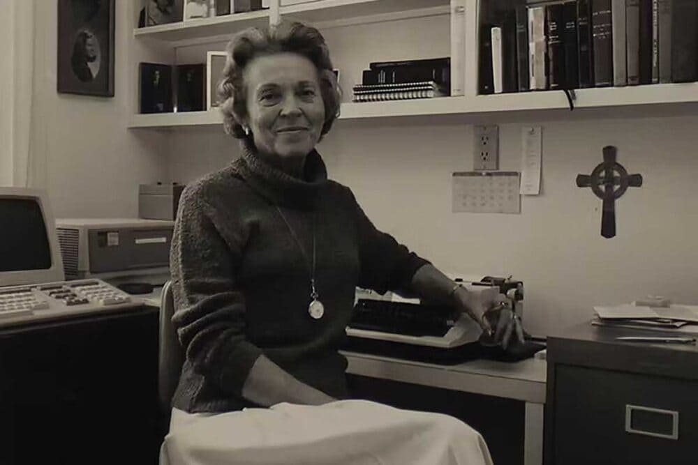 ELISABETH-ELLIOT-em-seu-escritório